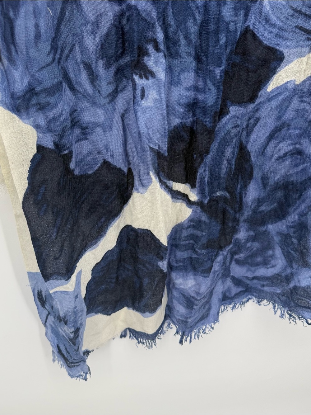 Neiman Marcus Blue Floral Lightweight Merino Wool Scarf Wrap One Size Accessory - Picture 4 of 12